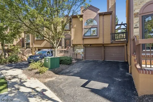 8 Faesch Ct, Rockaway Twp., NJ 07866