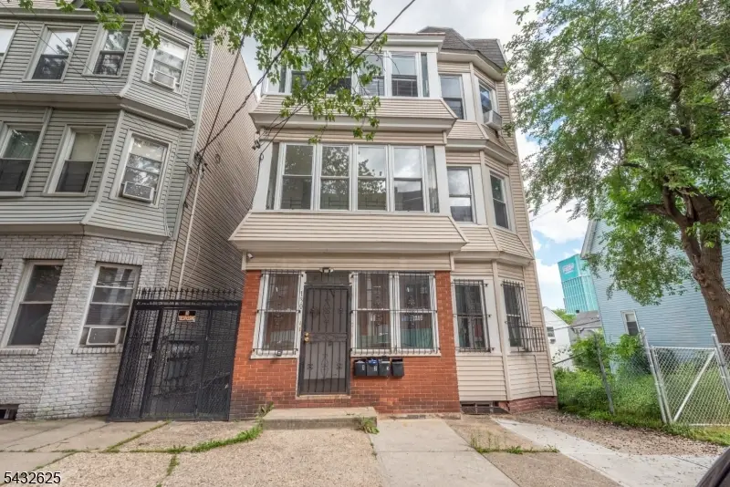 130 Milford Ave, Newark, NJ 07108 - #1