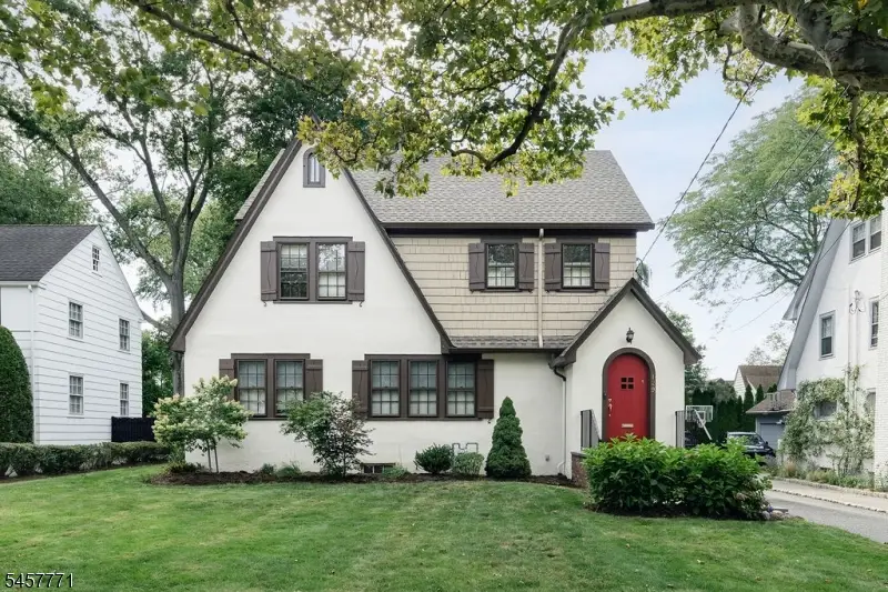 129 Tulip St, Summit, NJ 07901 - #1