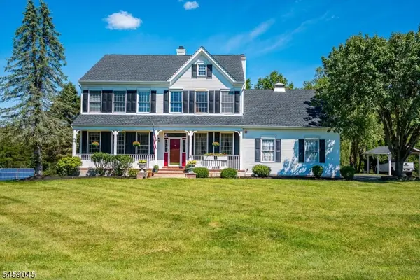 3 Summer Cottage Ln, Franklin Twp., NJ 08823