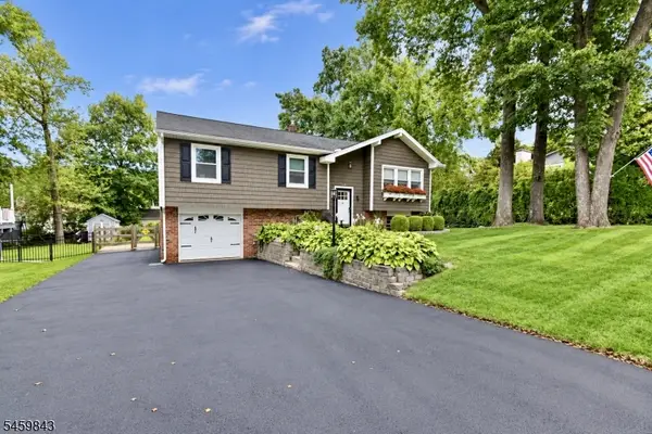 28 Yacht Club Dr, Jefferson Twp., NJ 07849
