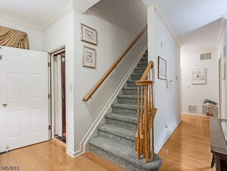 9 Goffle Brook Ct, Hawthorne, NJ 07506 - #3