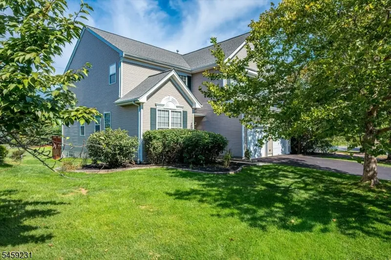 4 Avery Ct, Bradley Gardens, NJ 08807 - #2