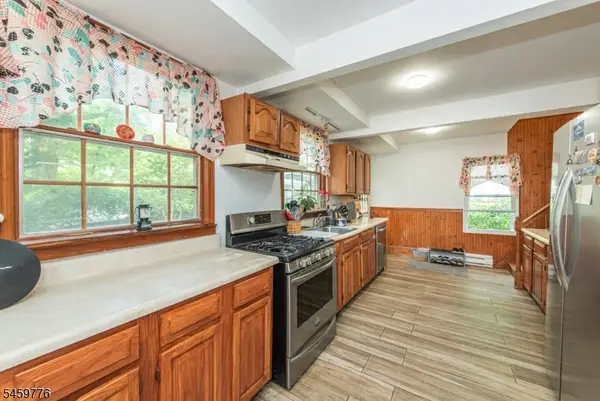 19 Skyland Ave, Wanaque Boro, NJ 07420