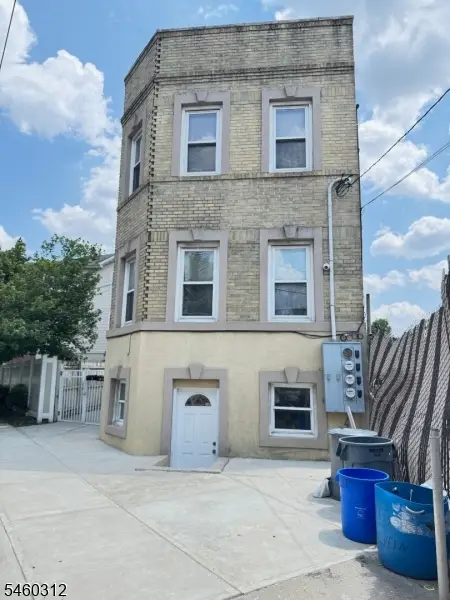 233 Malvern St, Newark City, NJ 07105