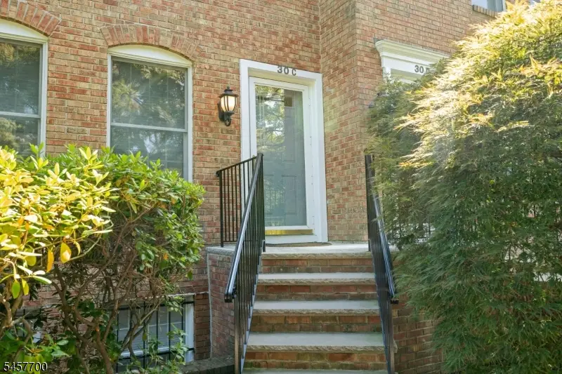30 Elm St #30C, Summit, NJ 07901 - #3
