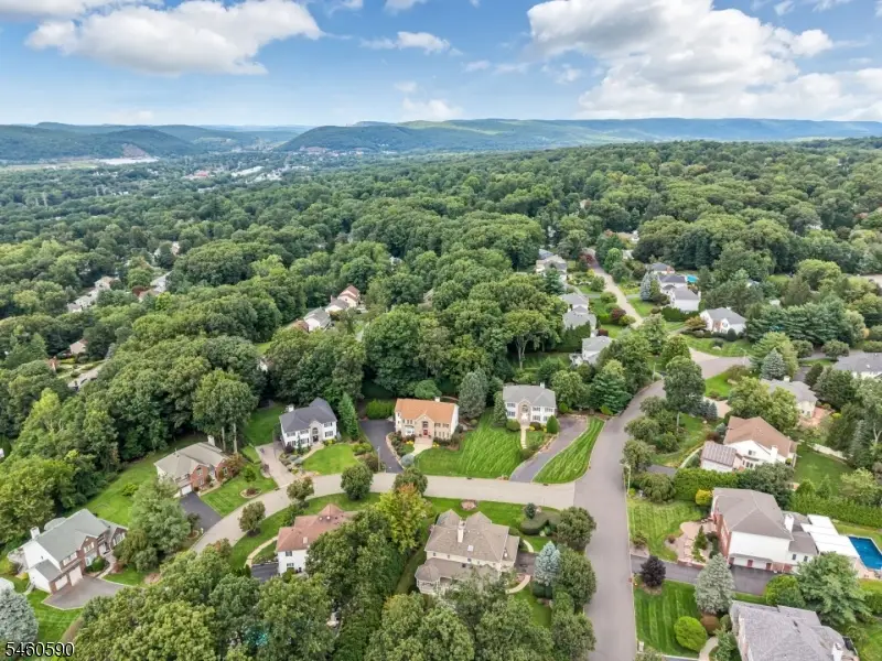 4 Moccasin Ct, Mahwah, NJ 07430 - #3