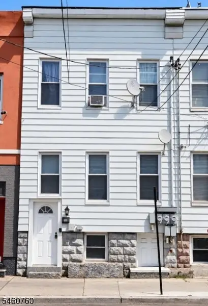 653 4th Ave, Elizabeth, NJ 07202 - #1