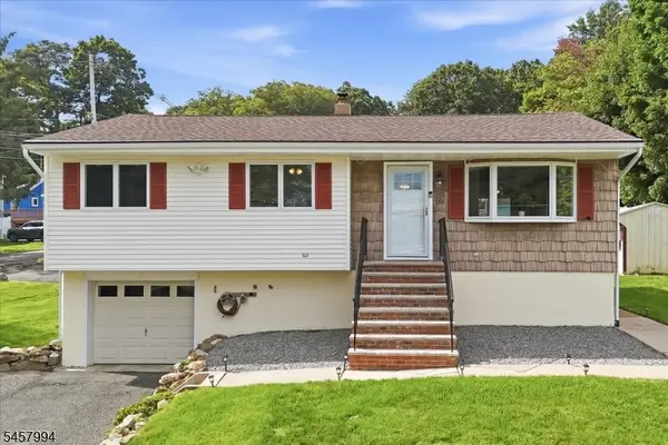 2 Crescent Rd, Hopatcong Boro, NJ 07843