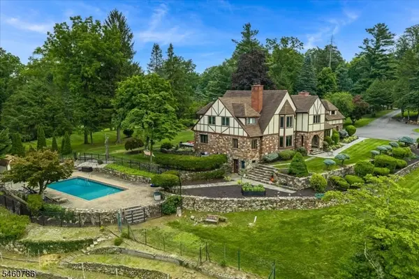 3 Manrodt Ct, Kinnelon Boro, NJ 07405
