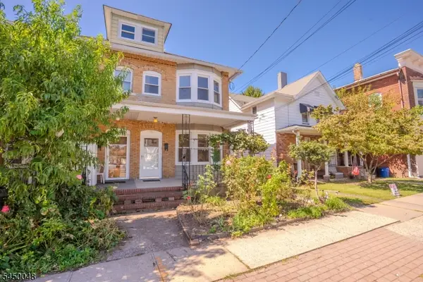 55 Thompson St, Raritan Boro, NJ 08869