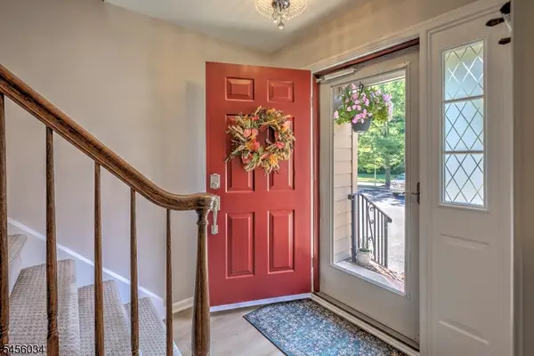 129 Sunrise Dr, Long Hill Twp., NJ 07933