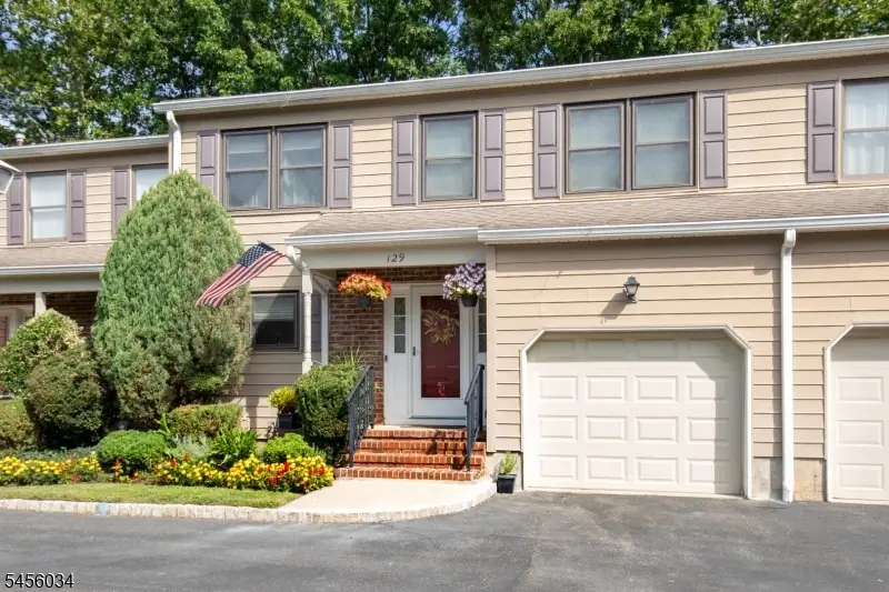 129 Sunrise Dr, Long Hill, NJ 07933 - #2
