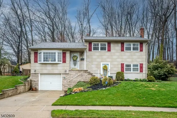 8 Adelphi Ct, Edison Twp., NJ 08837