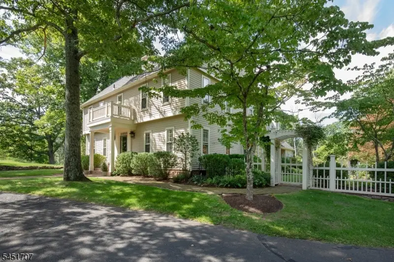 60 Potterstown Rd, Tewksbury, NJ 08833 - #1