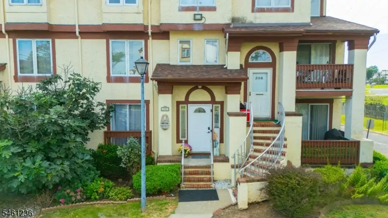 305 Michaels Ct, Woodbridge, NJ 07095 - #1