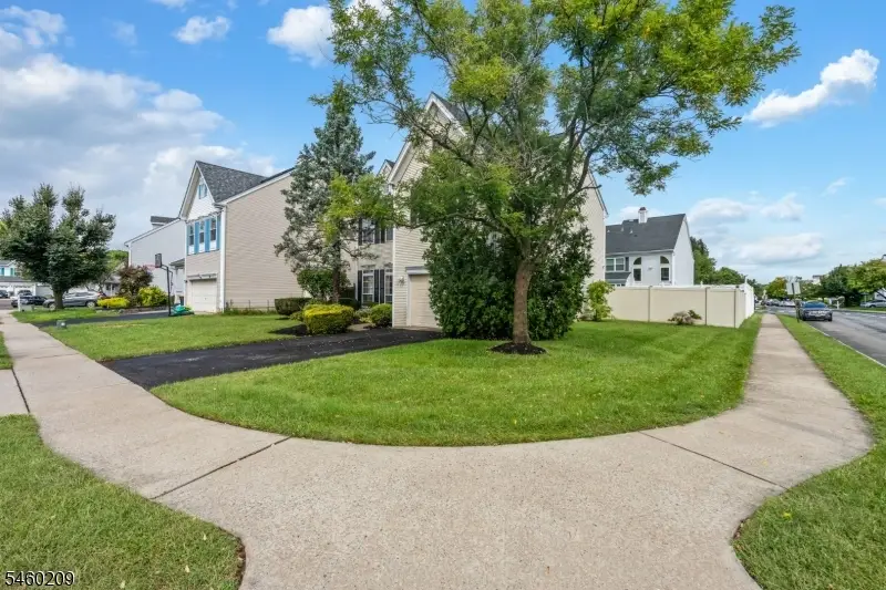40 Champlain Way, Franklin Park, NJ 08823 - #3