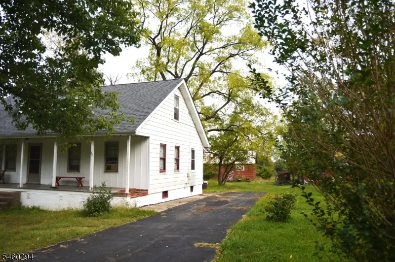42 Fortysecond St, Readington, NJ 08889 - #3