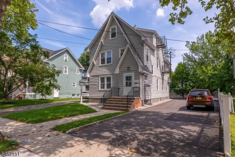 11 Evergreen Ave, Watsessing, NJ 07003 - #1
