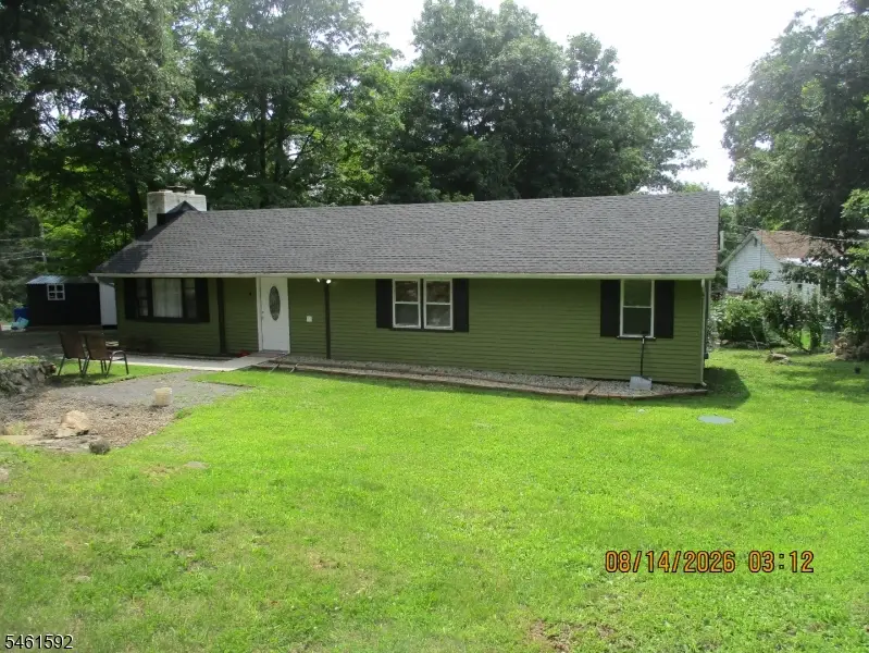 4 Mohawk Trl, Hopatcong, NJ 07821 - #1