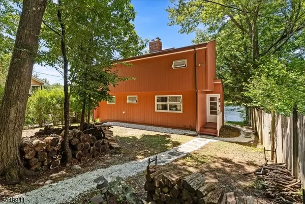 907 Plymouth Lake Dr, Stillwater Twp., NJ 07860