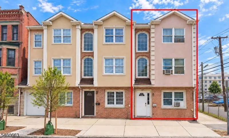 20 E Kinney St, Newark, NJ 07102 - #1