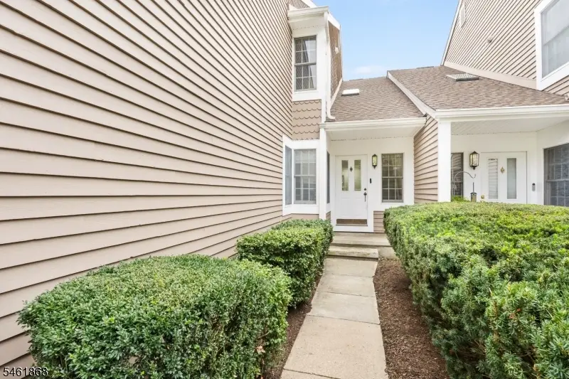 16 Stone Edge Rd, The Hills, NJ 07921 - #3