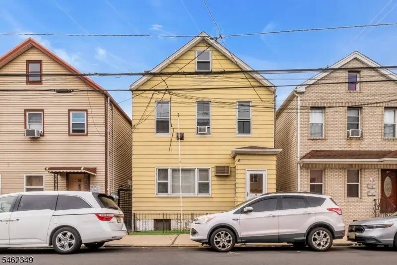29 Kossuth St, Newark, NJ 07105 - #1