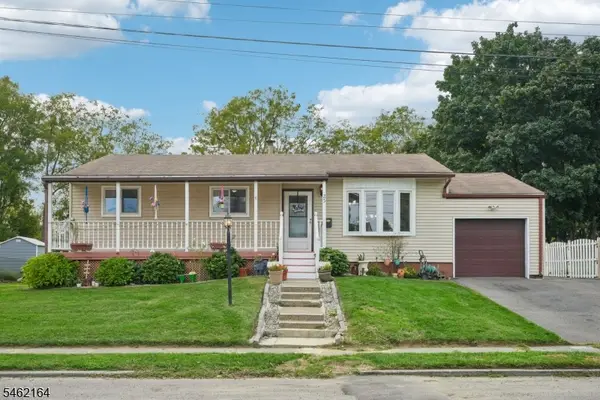 25 Lawrence Dr, Hackettstown Town, NJ 07840