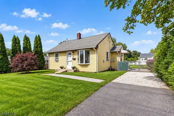 36 Park Ave, Wanaque Boro, NJ 07420