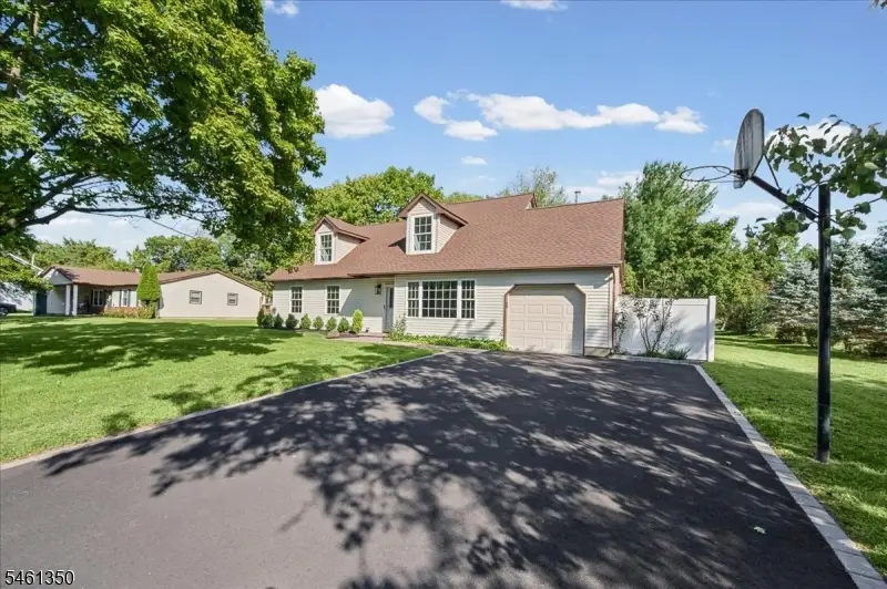 17 Londonderry Dr, Raritan, NJ 08822 - #2