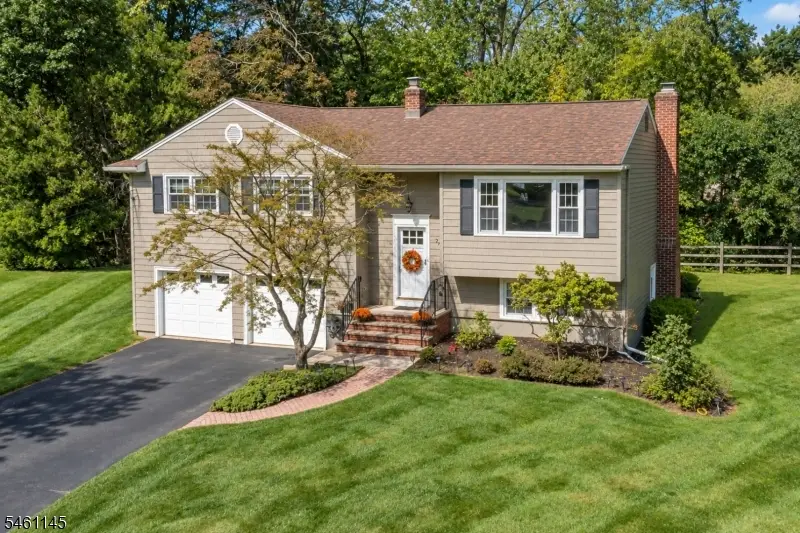 27 Fawn Cir, Berkeley Heights, NJ 07922 - #1