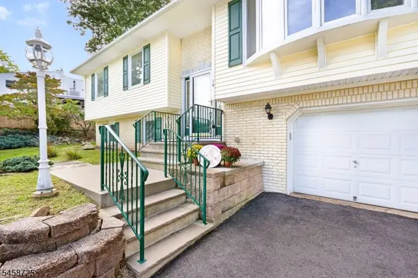14 Eugene Rd, Hopatcong Boro, NJ 07843