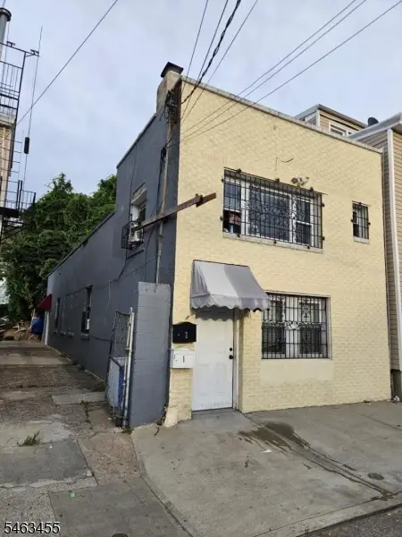 46 E Main St, Paterson City, NJ 07522