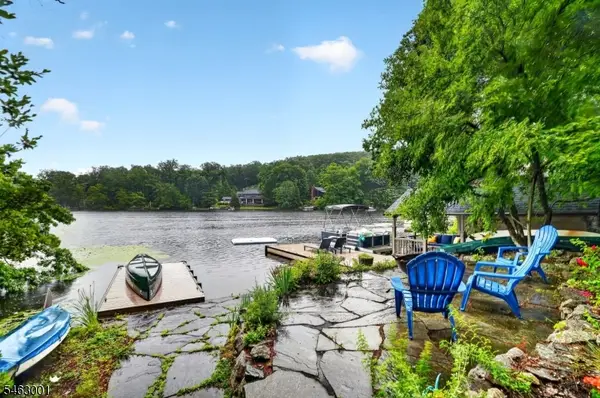 106 Demarest Rd, Bloomingdale Boro, NJ 07403