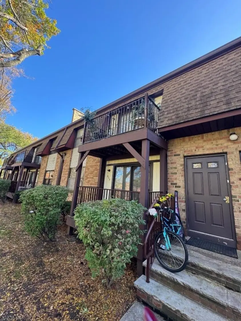 910 N Oaks Blvd, North Brunswick, NJ 08902 - #1