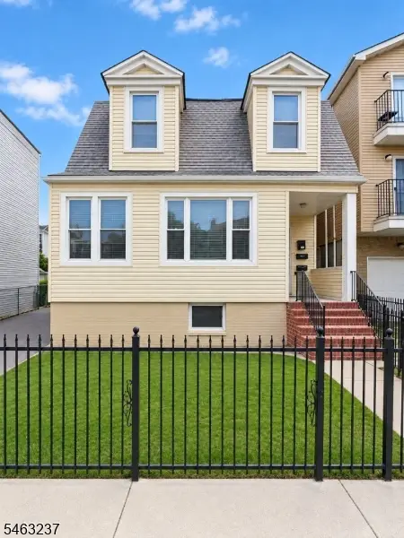 146 Leslie St, Newark, NJ 07112 - #1