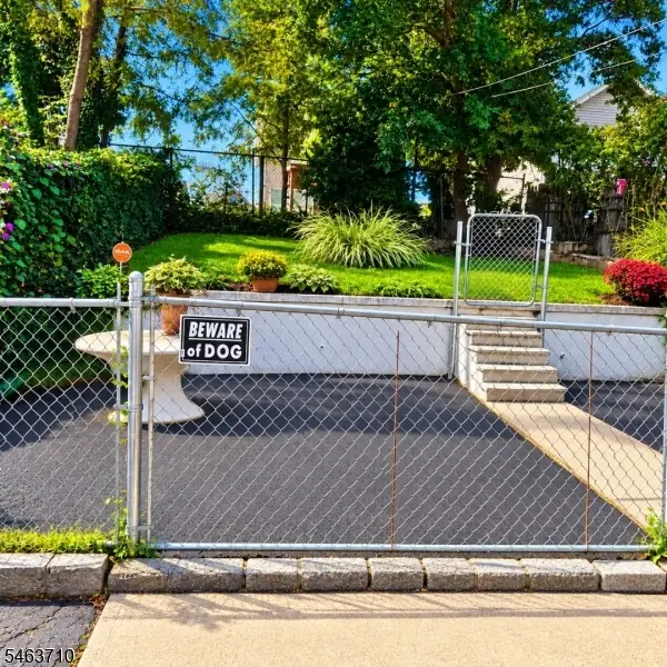 1040 E 26th St, Paterson City, NJ 07513
