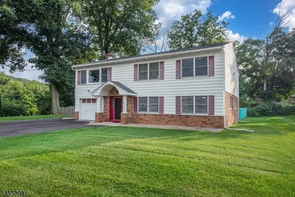 1 James Dr, Mount Arlington Boro, NJ 07856
