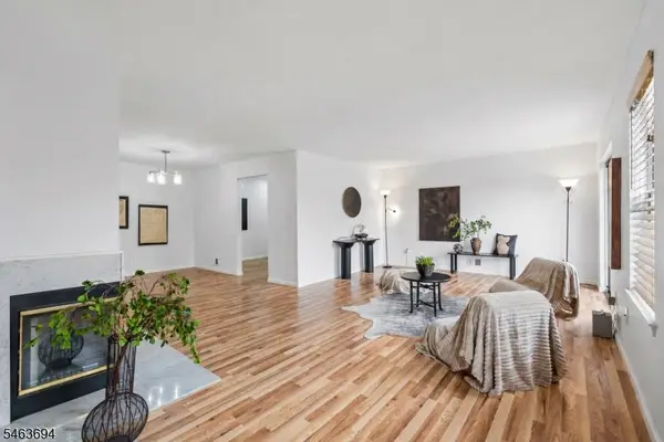 26 Seton Hall Dr, Newark City, NJ 07103