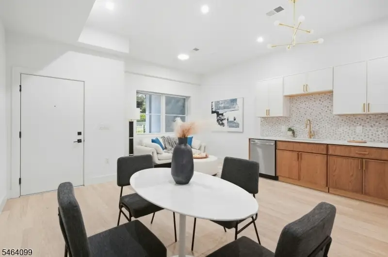 647 S 10th St, Newark, NJ 07108 - #2