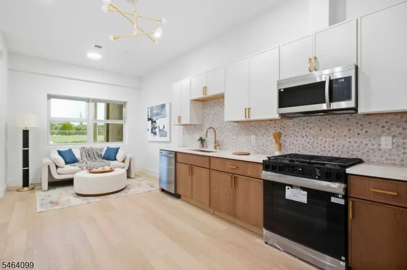 647 S 10th St, Newark, NJ 07108 - #3