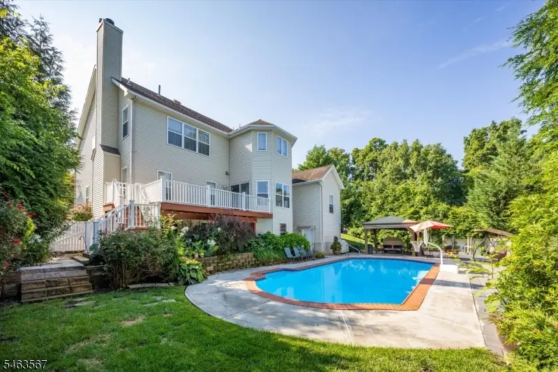 9 Inwood Ter, Fairfield, NJ 07004 - #3