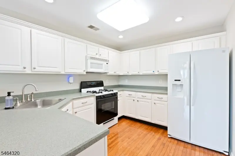 1030 Robin Ct, Dunellen, NJ 08812 - #3