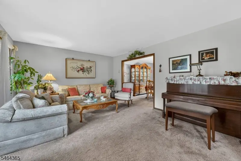 2 Rittenhouse Cir, Raritan, NJ 08822 - #3