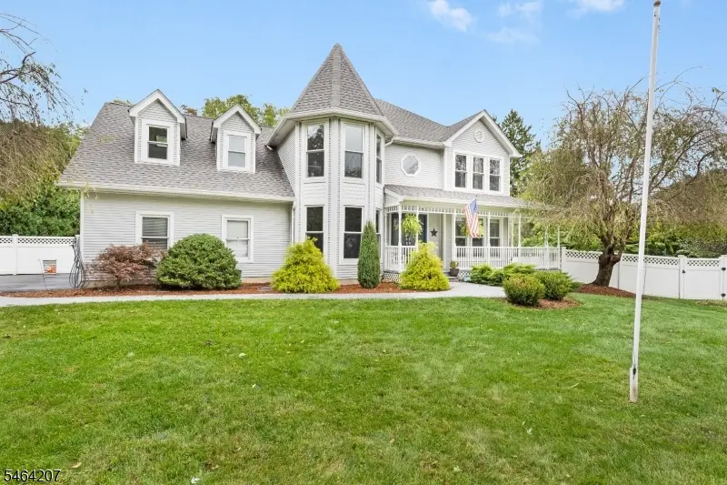 6 Larsen Dr, Succasunna, NJ 07876 - #3