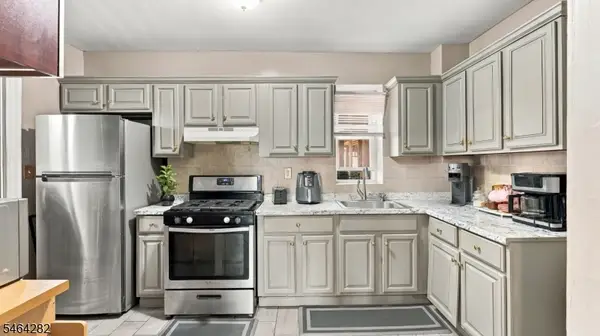 12 Church Pl, East Orange City, NJ 07017