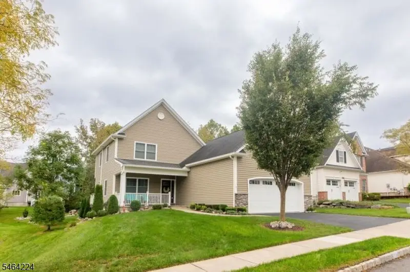 2 Bluffs Ct, Hamburg, NJ 07419 - #2