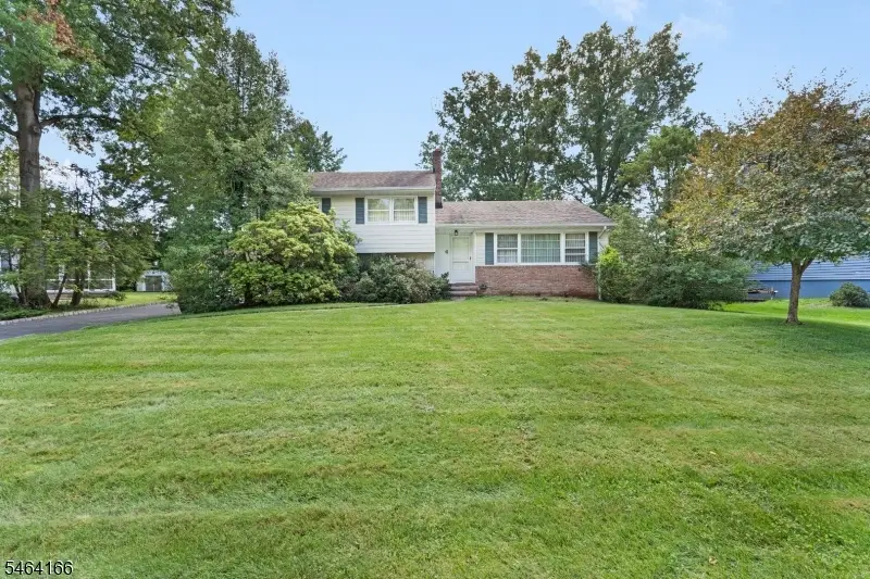 4 Pierson Ln, Florham Park, NJ 07932 - #3