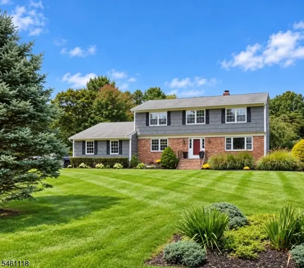 5 Fleming Ct, Washington Twp., NJ 07853